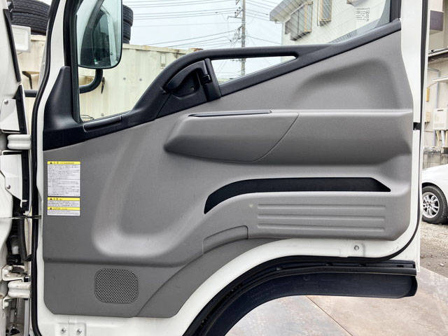 三菱ふそうキャンターアルミバン小型（2t・3t）[写真25]