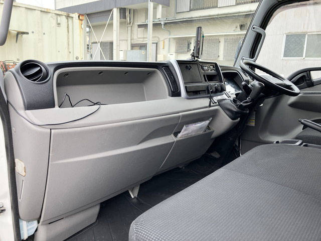 三菱ふそうキャンターアルミバン小型（2t・3t）[写真28]