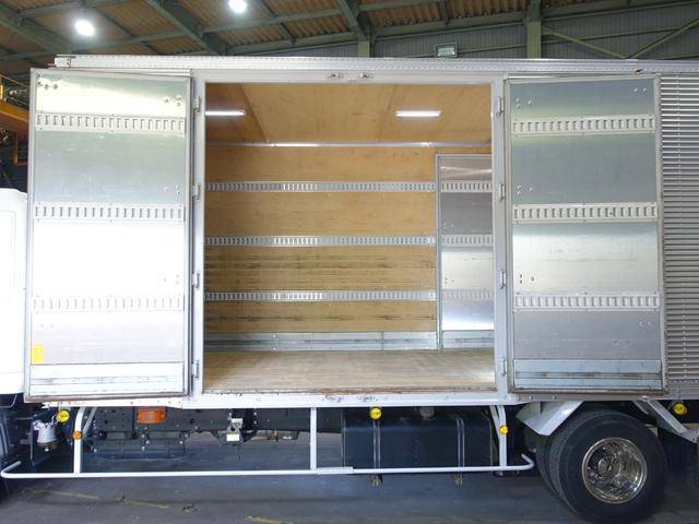 日野レンジャーアルミバン中型（4t）[写真08]