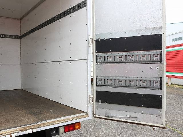 三菱ふそうキャンターパネルバン小型（2t・3t）[写真10]