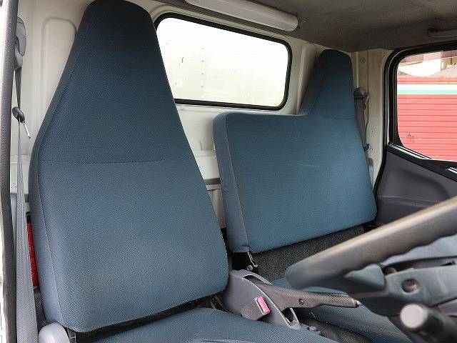 三菱ふそうキャンターパネルバン小型（2t・3t）[写真16]