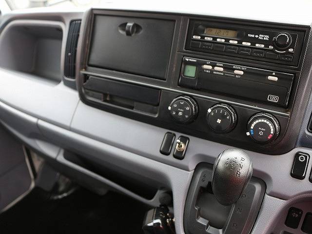 三菱ふそうキャンターパネルバン小型（2t・3t）[写真19]