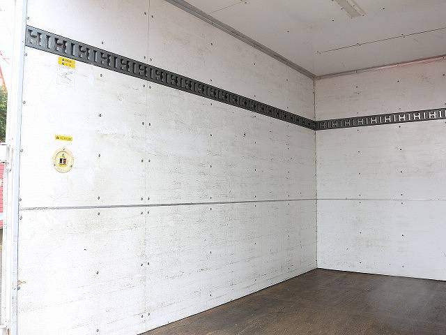 三菱ふそうキャンターパネルバン小型（2t・3t）[写真06]