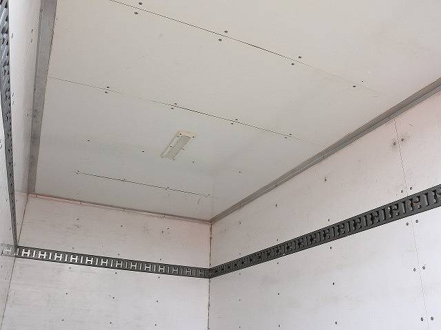 三菱ふそうキャンターパネルバン小型（2t・3t）[写真08]