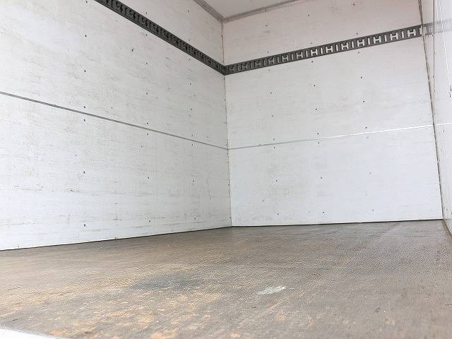 三菱ふそうキャンターパネルバン小型（2t・3t）[写真09]