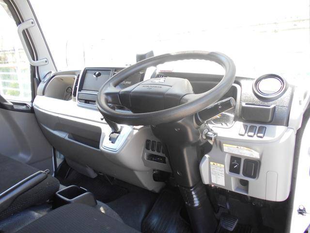 三菱ふそうキャンター平ボディ小型（2t・3t）[写真23]