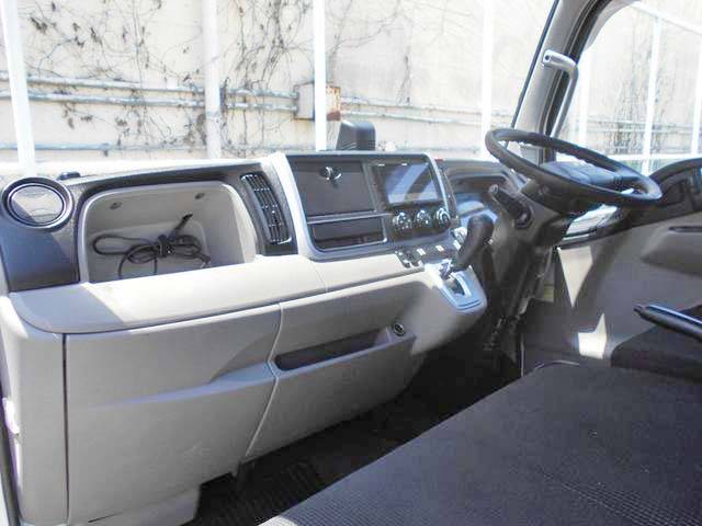 三菱ふそうキャンター平ボディ小型（2t・3t）[写真24]