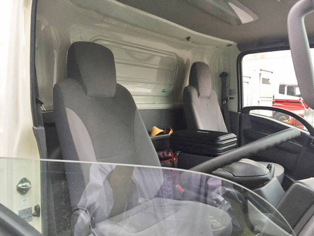 いすゞエルフアルミバン小型（2t・3t）[写真17]