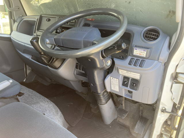 三菱ふそうキャンター平ボディ小型（2t・3t）[写真34]