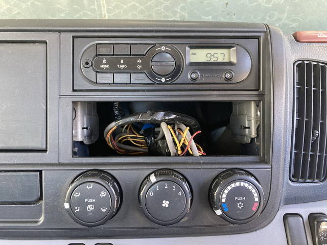 三菱ふそうキャンター平ボディ小型（2t・3t）[写真38]