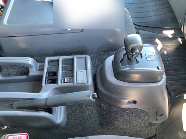 いすゞフォワードアルミウイング中型（4t）[写真13]