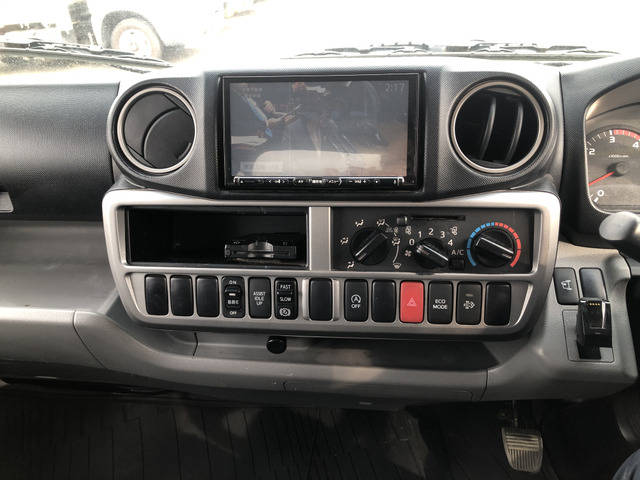 日野デュトロアルミバン小型（2t・3t）[写真06]