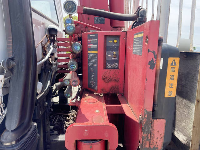いすゞフォワードクレーン3段中型（4t）[写真15]