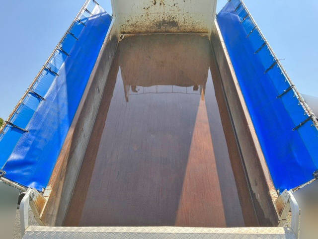 いすゞギガダンプ大型（10t）[写真12]