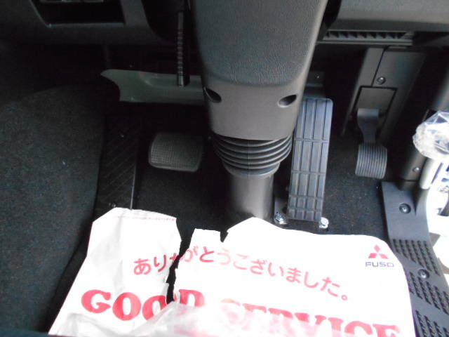 三菱ふそうスーパーグレートセルフクレーン4段大型（10t）[写真30]