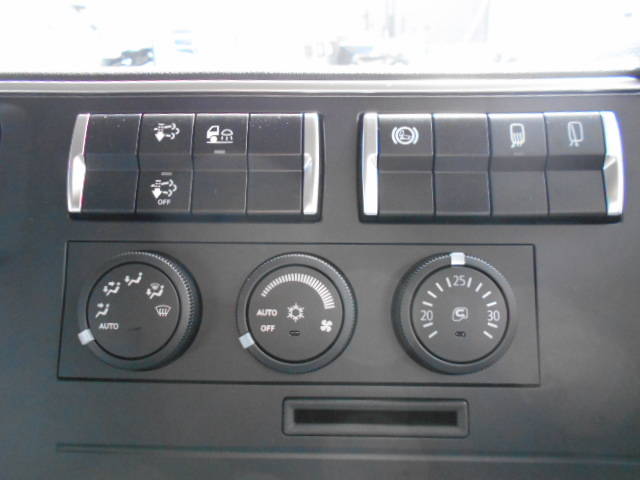 三菱ふそうスーパーグレートセルフクレーン4段大型（10t）[写真32]