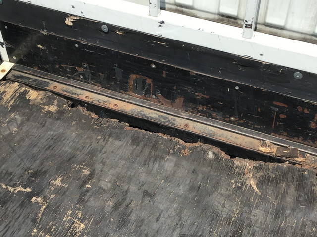 三菱ふそうキャンター平ボディ小型（2t・3t）[写真16]