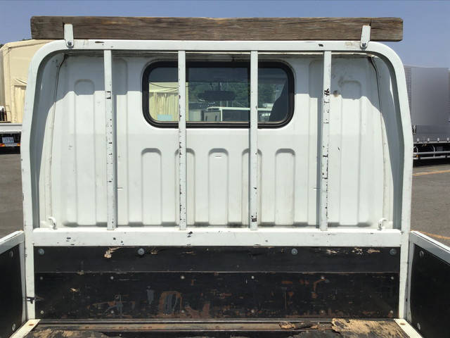 三菱ふそうキャンター平ボディ小型（2t・3t）[写真17]