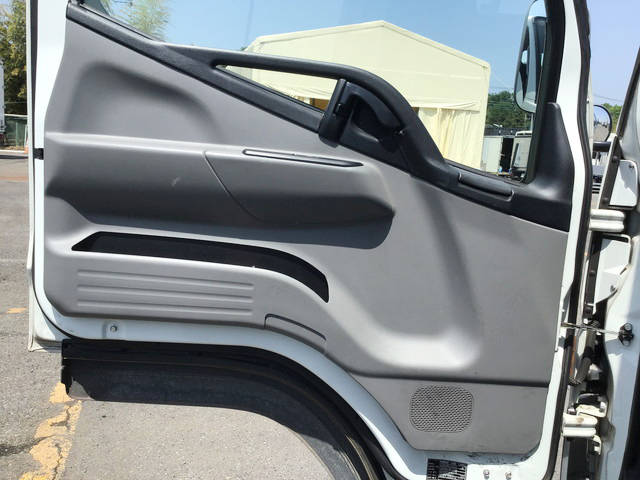 三菱ふそうキャンター平ボディ小型（2t・3t）[写真26]