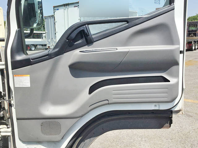 三菱ふそうキャンター平ボディ小型（2t・3t）[写真27]