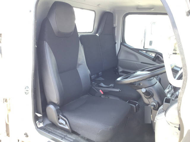 三菱ふそうキャンター平ボディ小型（2t・3t）[写真29]