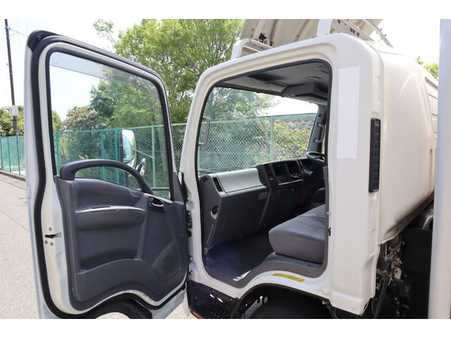 いすゞエルフアルミバン小型（2t・3t）[写真30]