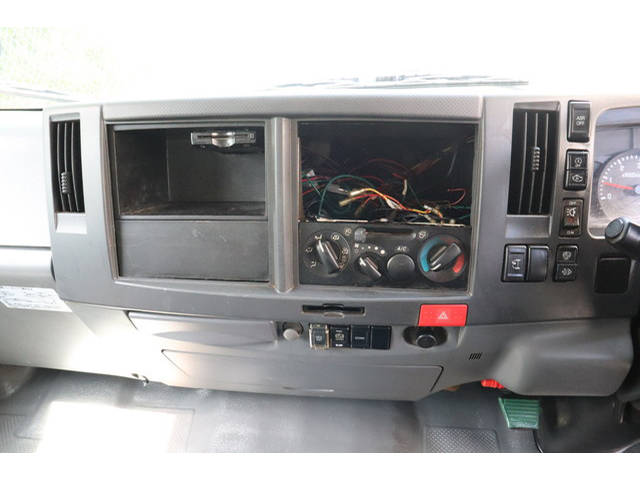 いすゞエルフアルミバン小型（2t・3t）[写真36]