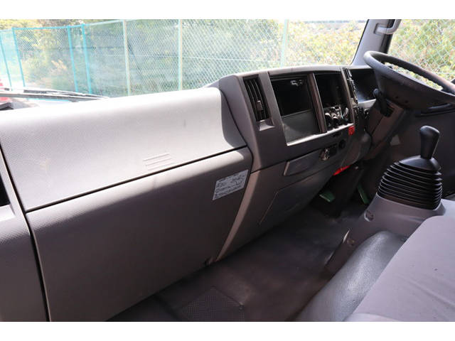 いすゞエルフアルミバン小型（2t・3t）[写真37]