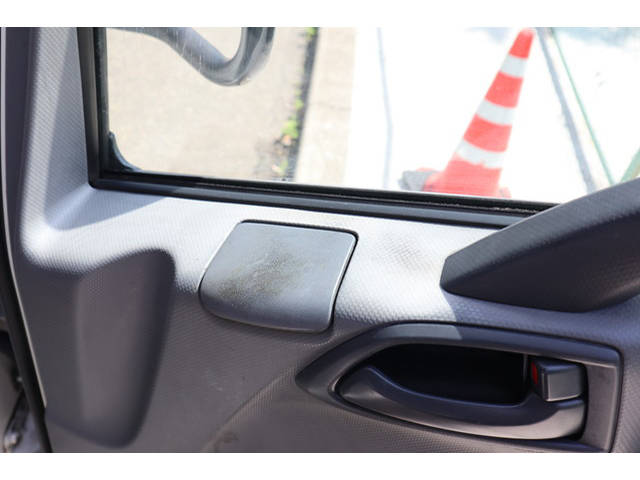 いすゞエルフアルミバン小型（2t・3t）[写真39]