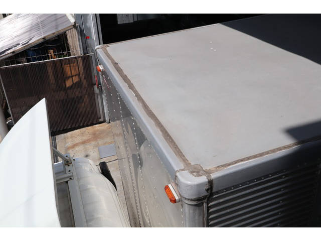 いすゞエルフアルミバン小型（2t・3t）[写真09]