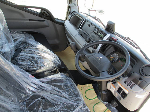 三菱ふそうキャンター平ボディ小型（2t・3t）[写真10]