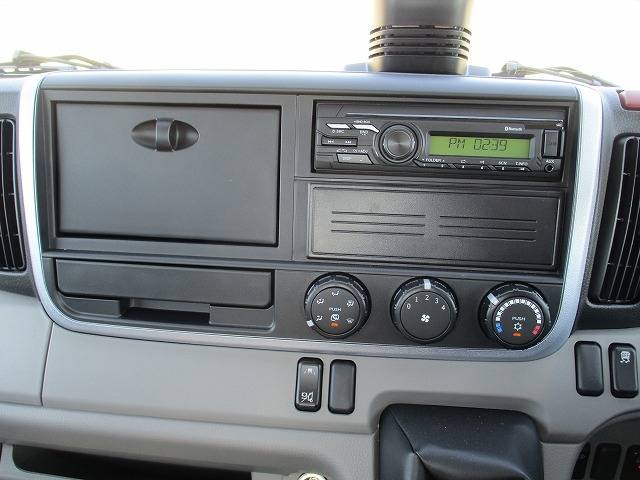 三菱ふそうキャンター平ボディ小型（2t・3t）[写真16]