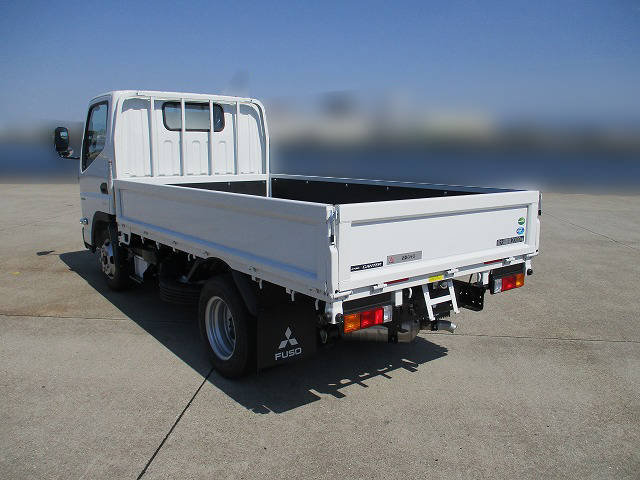 三菱ふそうキャンター平ボディ小型（2t・3t）[写真02]