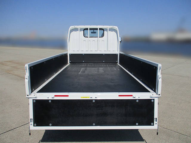 三菱ふそうキャンター平ボディ小型（2t・3t）[写真03]