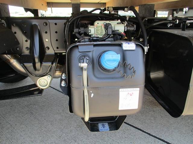 三菱ふそうキャンター平ボディ小型（2t・3t）[写真04]