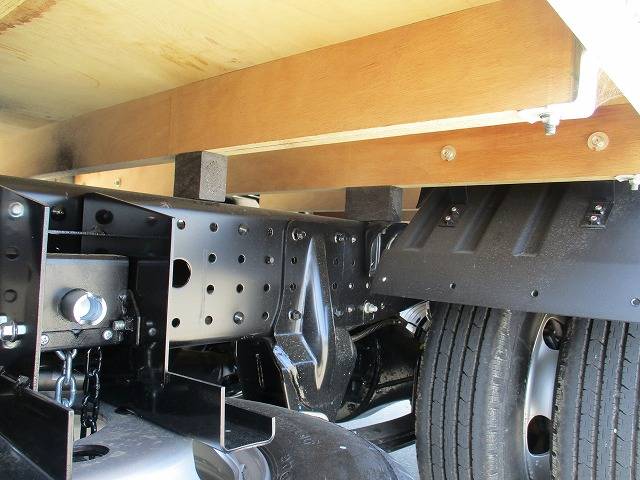 三菱ふそうキャンター平ボディ小型（2t・3t）[写真06]