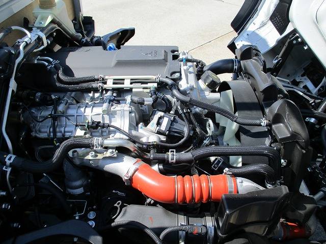 三菱ふそうキャンター平ボディ小型（2t・3t）[写真08]