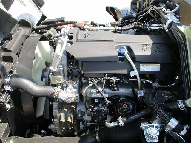 三菱ふそうキャンター平ボディ小型（2t・3t）[写真09]