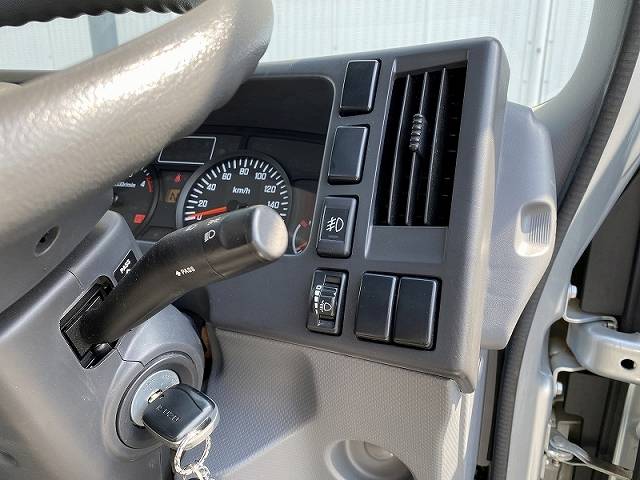 いすゞエルフ平ボディ小型（2t・3t）[写真19]