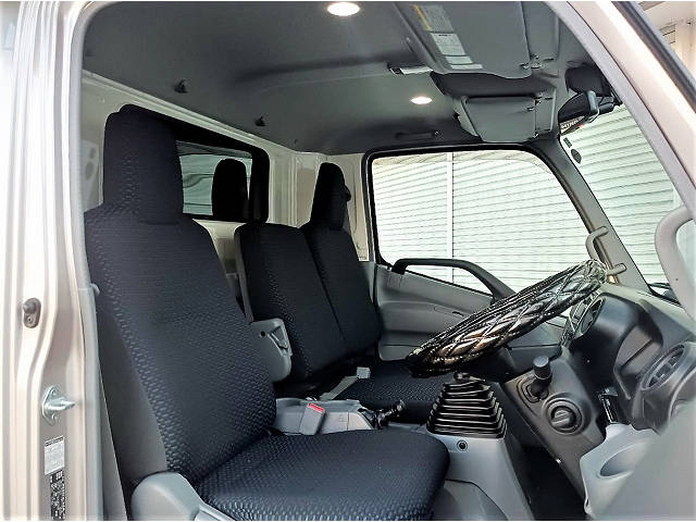 日野デュトロ平ボディ小型（2t・3t）[写真11]