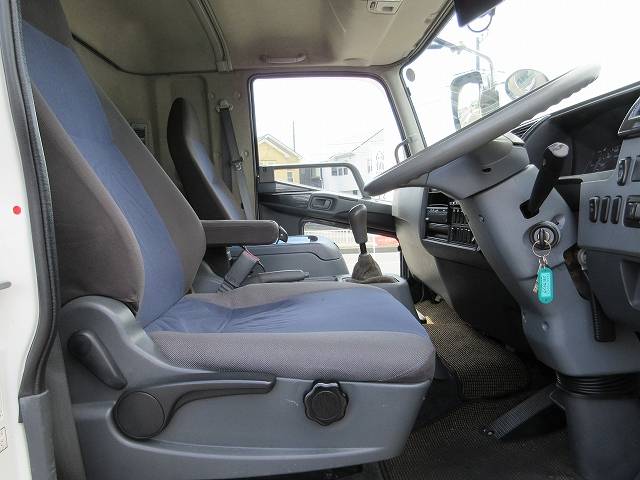 三菱ふそうファイターアルミウイング中型（4t）[写真16]