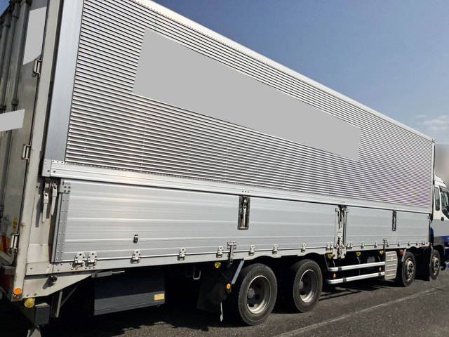 いすゞギガアルミウイング大型（10t）[写真12]