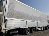 いすゞギガアルミウイング大型（10t）[写真12]