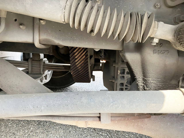 いすゞギガアルミウイング大型（10t）[写真15]