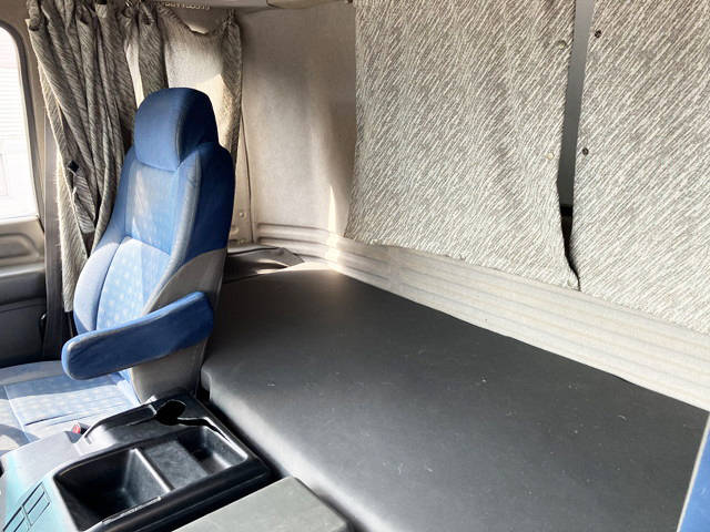 いすゞギガアルミウイング大型（10t）[写真26]