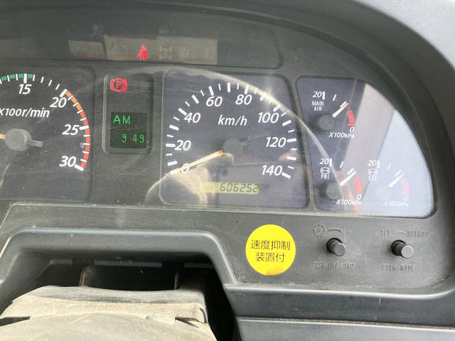 いすゞギガアルミウイング大型（10t）[写真29]