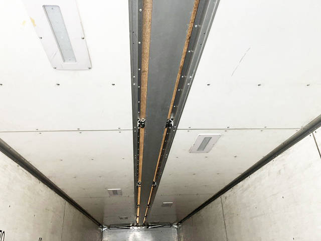 いすゞギガアルミウイング大型（10t）[写真08]