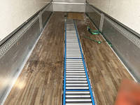 いすゞギガアルミウイング大型（10t）[写真09]