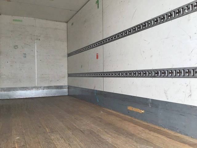 いすゞエルフアルミバン小型（2t・3t）[写真16]