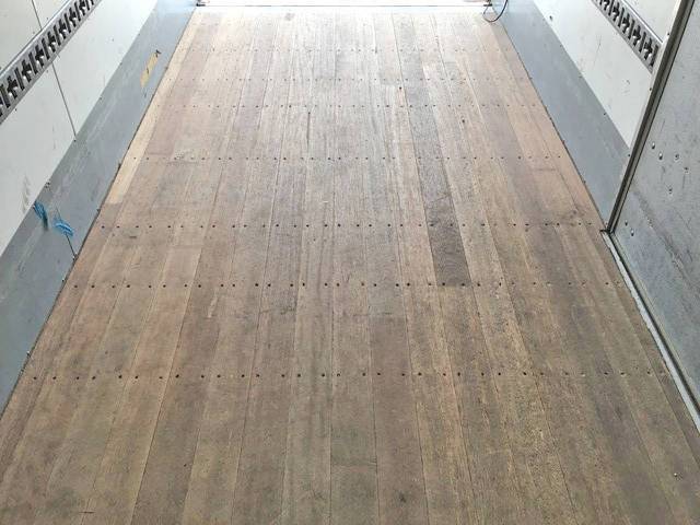 いすゞエルフアルミバン小型（2t・3t）[写真17]